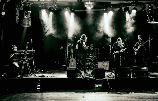 Aperco band pic
