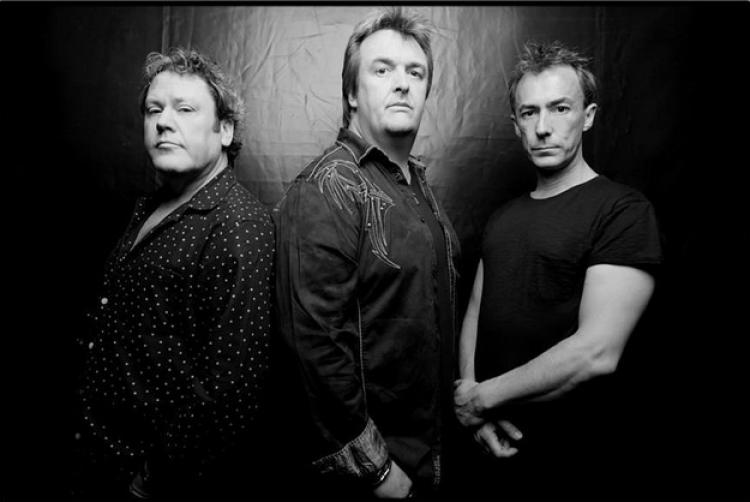 Three Lions band pic