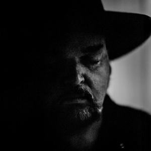 Alain Johannes Hum cover