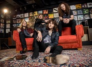 Tyler Bryant & The Shakedown band pic