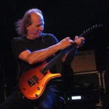 Adrian Belew pic