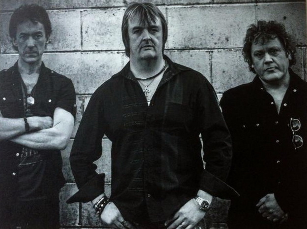 Three Lions band pic